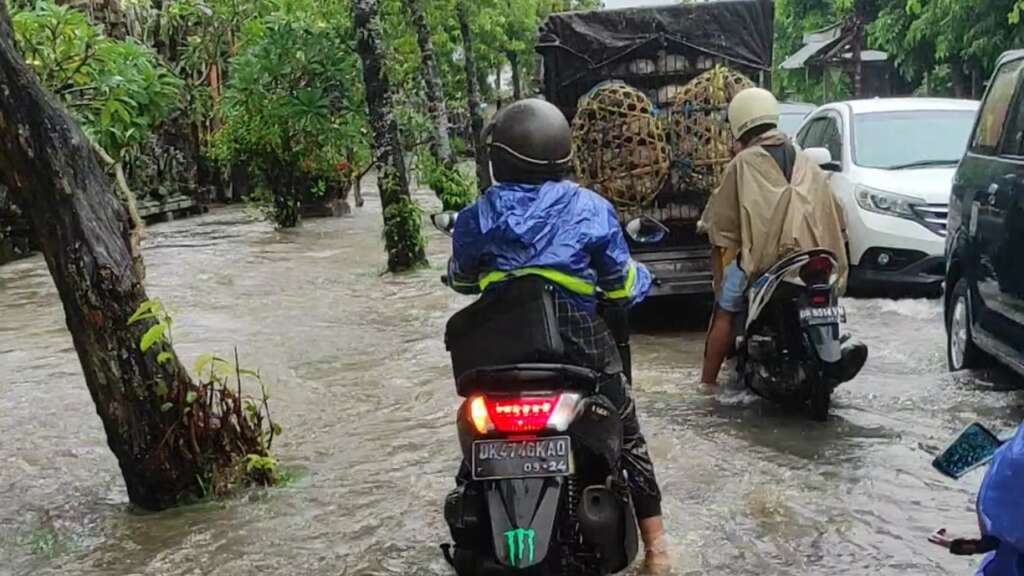 Road flood Ubud